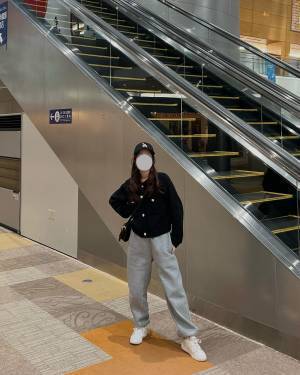 持ってると「とっても助かる」！【GU】「部屋着感が出ない」”スウェットアイテム”コーデ紹介