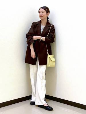 《さ、参考になりますッ！！》トレンドの【サイドラインパンツ】はこう着るのが正解！