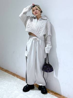 《さ、参考になりますッ！！》トレンドの【サイドラインパンツ】はこう着るのが正解！