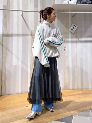 《さ、参考になりますッ！！》トレンドの【サイドラインパンツ】はこう着るのが正解！