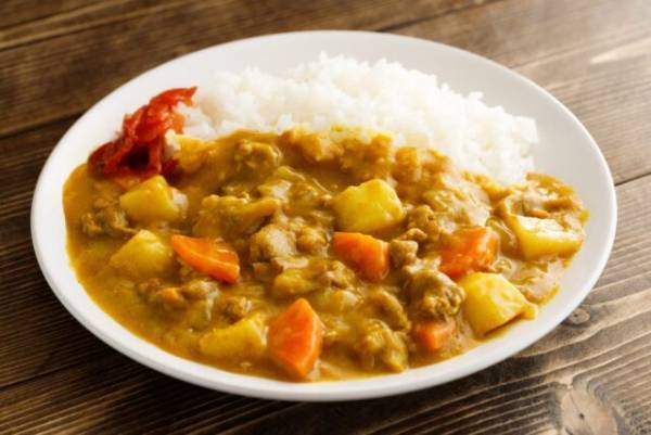 義実家で『カレー』を作った嫁。だが直後…嫁「皆さん食べないでください！」一同「え？」⇒次の瞬間、判明した“発言の意図”に一同衝撃…！