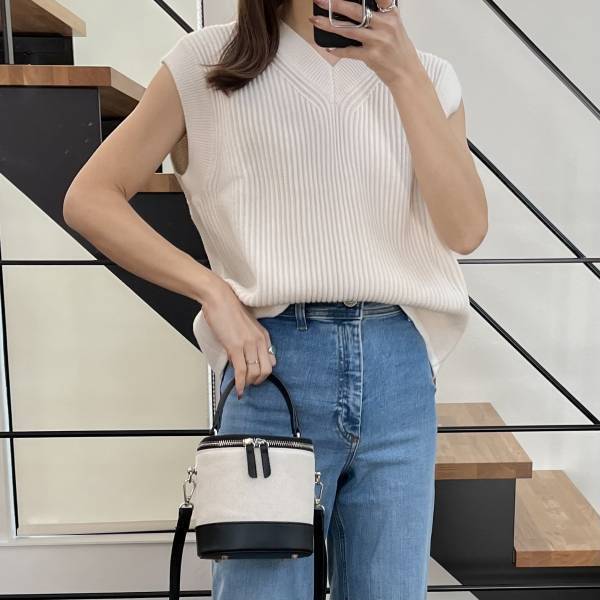 コレ可愛すぎるから「争奪戦」になる予感…♡【UNIQLO】の”Vネックベスト”で夏コーデも完璧！