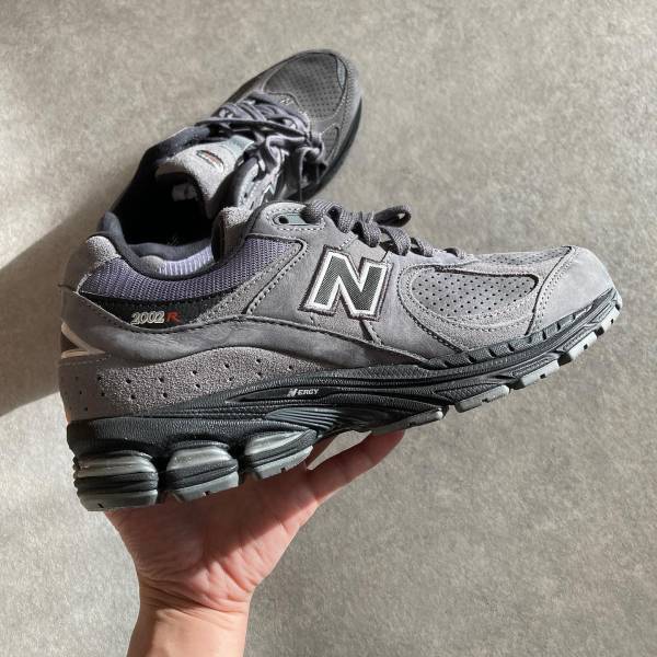 〈おしゃれさんも大注目！〉抜け感出すなら【ハイテクスニーカー】一択♡