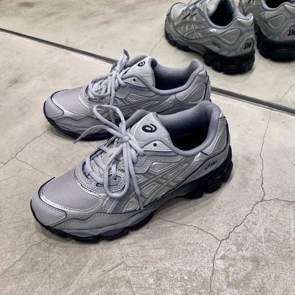 〈おしゃれさんも大注目！〉抜け感出すなら【ハイテクスニーカー】一択♡