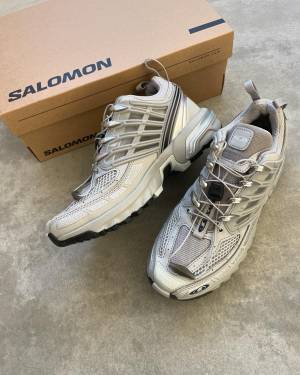 〈おしゃれさんも大注目！〉抜け感出すなら【ハイテクスニーカー】一択♡