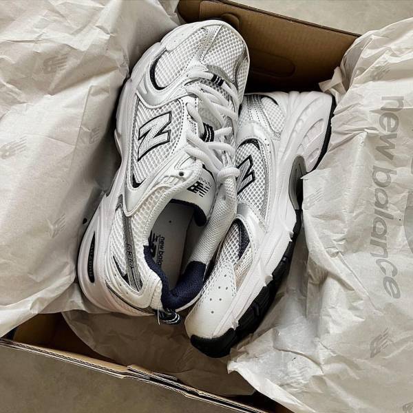 〈おしゃれさんも大注目！〉抜け感出すなら【ハイテクスニーカー】一択♡