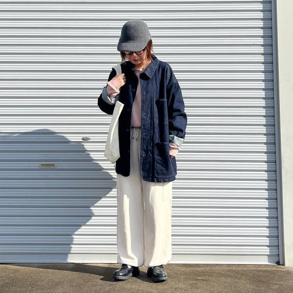 春はやっぱり『ピンク』に「一目惚れ♡」【ユニクロ】で作る”春先取りコーデ”にぴったりな「万能アイテム」