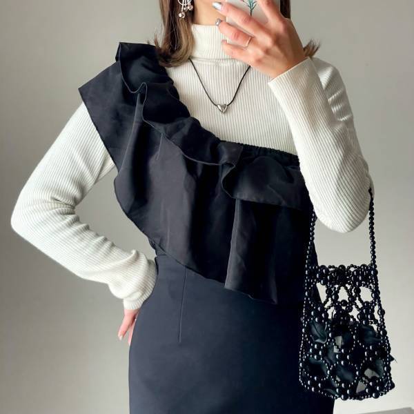 「デートに着ていきたい」♡「SNSで大バズり中」の”ショルダーフリル”が【SHEIN】で876円で買えるってホント！！？