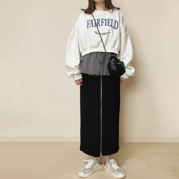 コーデに「抜け感」出したいなら今旬の”ナロースカート”が「華奢見え」してくれるからオススメ♡