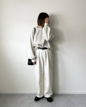 【春の注目スタイリング】シンプルで落ち着く「ノームコアコーデ」