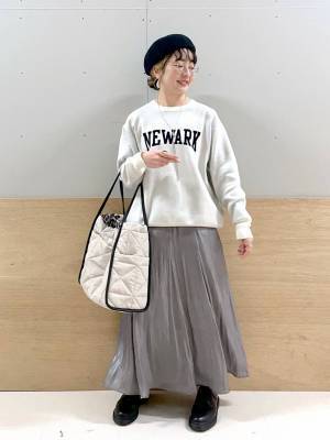 光沢感が大人っぽ♡【グローバルワーク】1枚あると重宝！きれいめ「ロングスカート」