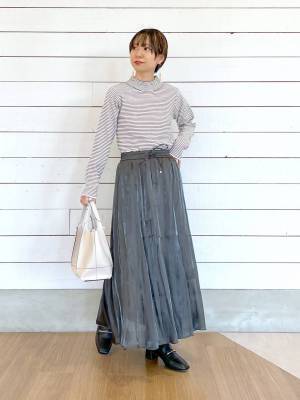 光沢感が大人っぽ♡【グローバルワーク】1枚あると重宝！きれいめ「ロングスカート」