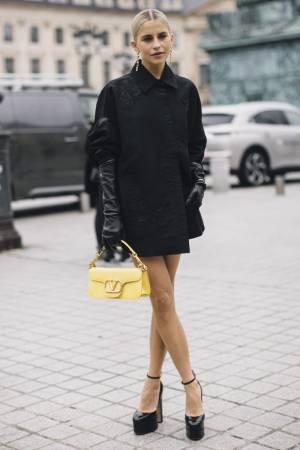 ポジティブマインドを呼び覚ます、フレッシュなイエロースタイル【ストリートスナップ】