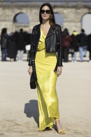 ポジティブマインドを呼び覚ます、フレッシュなイエロースタイル【ストリートスナップ】