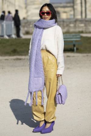 ポジティブマインドを呼び覚ます、フレッシュなイエロースタイル【ストリートスナップ】