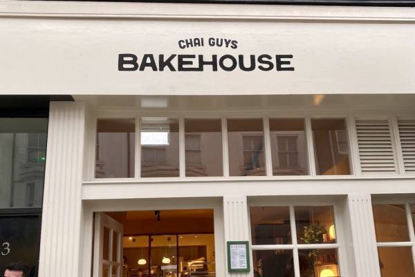 ロンドンFWでチェック！ スタイルアイコン達のフロントロウコーデ３選【ロンドンSNAP】