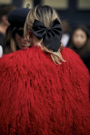 インパクト重視！ 最新ストリートスナップから紐解く「ヘアアクセサリー」事情