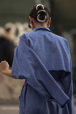 インパクト重視！ 最新ストリートスナップから紐解く「ヘアアクセサリー」事情