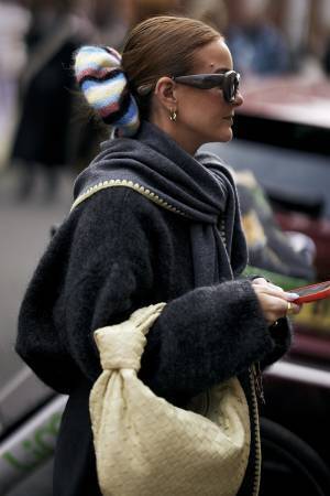 インパクト重視！ 最新ストリートスナップから紐解く「ヘアアクセサリー」事情