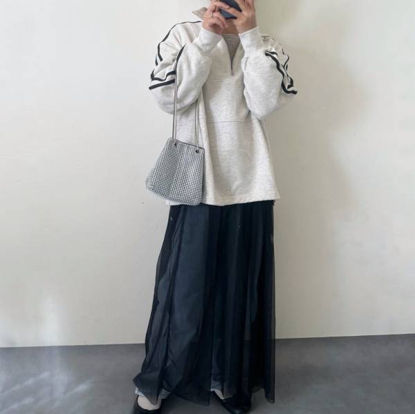 《可愛すぎるトップス♡》「SNSでも」反響が！？【しまむら】”ライン×ハーフジップ”の着回し5選