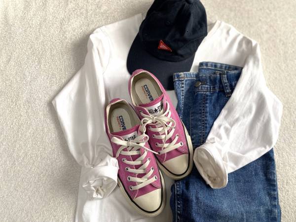 《白とピンクが推せる♡》コーデが格上げ！？春の”スニーカー”コーデが可愛い♡