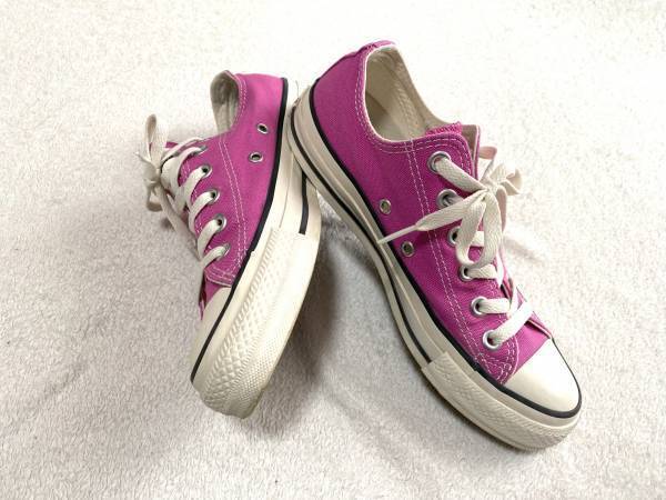 《白とピンクが推せる♡》コーデが格上げ！？春の”スニーカー”コーデが可愛い♡