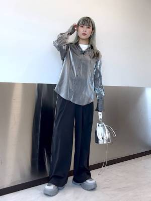 今季注目！ こなれ感のある【メタリックカラー】でおしゃれ女子に♡