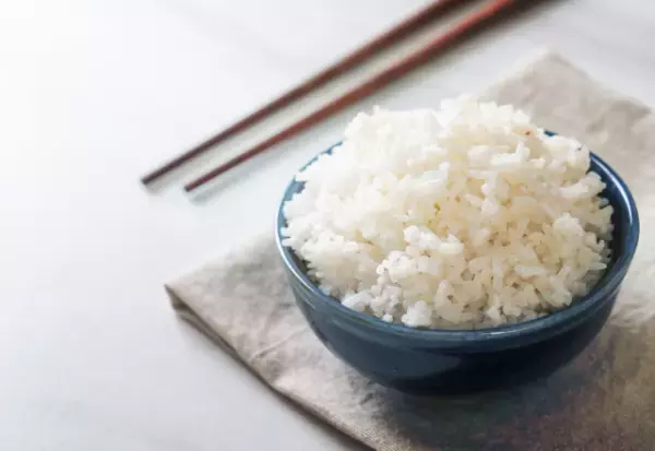 初めて義実家へ！食事の時間『茶碗大盛り』にされ不思議に思っていると…⇒”恐ろしい言い分”に絶句…