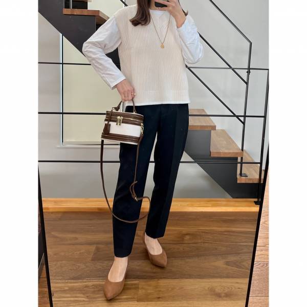 《ズボンでもスカートでもOK♡》「もう在庫が欠けて」いる！？【UNIQLO：C 】の”Vネックベスト”のコーディネート特集！