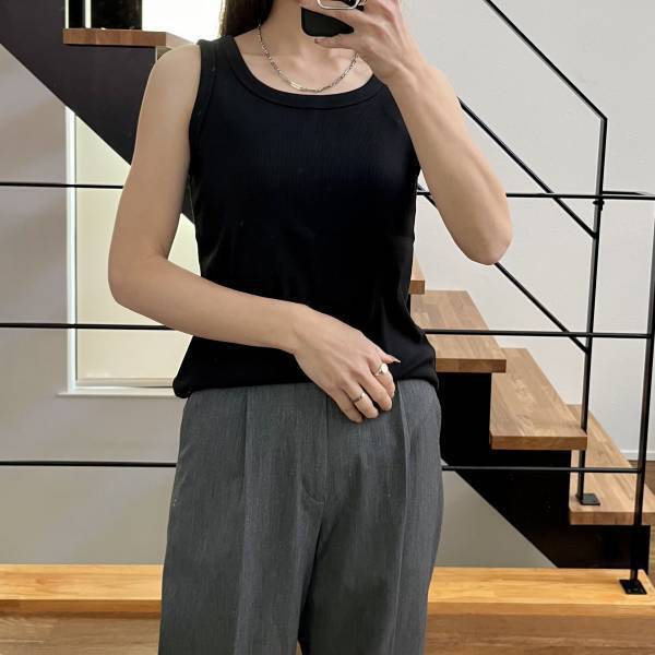 これは「イロチ買い」もあり♡【UNIQLO】の”リブタンクトップ”がアップデートされて登場！「インナーとして覗くリブがおしゃれ」