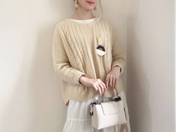 《1枚で何通りも！？》「計算しつくされたサイズ感」♡【ユニクロ】名品の”白ロンT”コーデ3選！