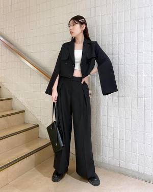 『重たく見える』 → 解決！！  今っぽく決まる【ブラックコーデ】のポイントは？