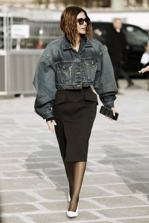 カジュアル素材なのに上品、が新鮮！ 「デニム」のトレンドスタイル５選【ストリートスナップ】