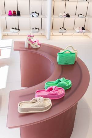 【CHARLES & KEITH】渋谷店がオープン！国内最大級の店舗で人気のアイテムは？