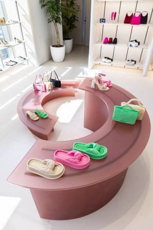 【CHARLES & KEITH】渋谷店がオープン！国内最大級の店舗で人気のアイテムは？