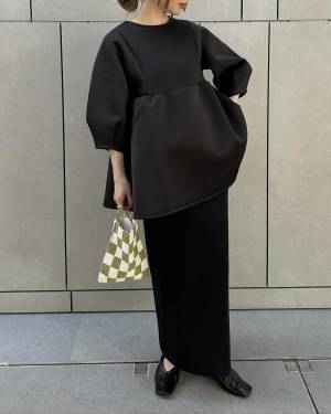 春でも『黒』が着たい！ 重たい印象を回避する【春のブラックコーデ術】って？