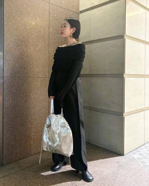 春でも『黒』が着たい！ 重たい印象を回避する【春のブラックコーデ術】って？