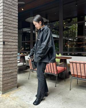 春でも『黒』が着たい！ 重たい印象を回避する【春のブラックコーデ術】って？