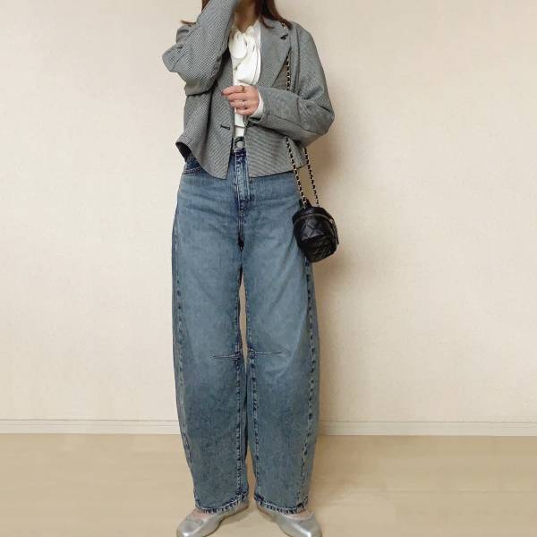 《1枚でいろんな場面に使える！》「持っていて損はなし」の”ボウタイブラウス”を紹介！