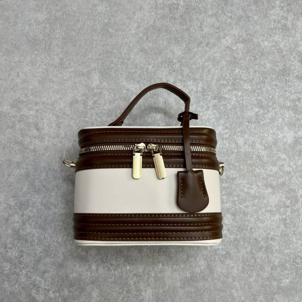 《3wayで楽しめる♪》楽天で見つけたぁーー！【ninon】バイカラーの”スクエア型バッグ”で「オシャレ感アップ」♡