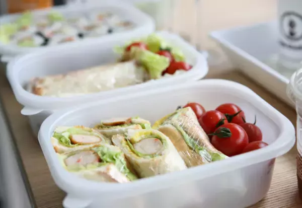 夫「弁当茶色いって」その後、妻は”おかず”を改善し…妻「よくなった？」→すると、夫「いや…」その後の＜夫の発言＞にモヤッ…！