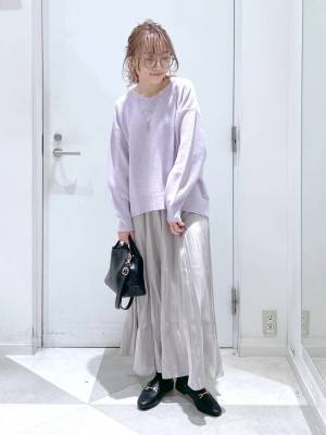 光沢感が今っぽい♡【グローバルワーク】シーズンレスで大活躍！「フレアスカート」