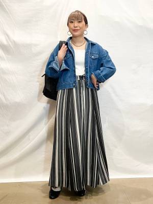 光沢感が今っぽい♡【グローバルワーク】シーズンレスで大活躍！「フレアスカート」