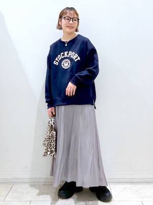 光沢感が今っぽい♡【グローバルワーク】シーズンレスで大活躍！「フレアスカート」