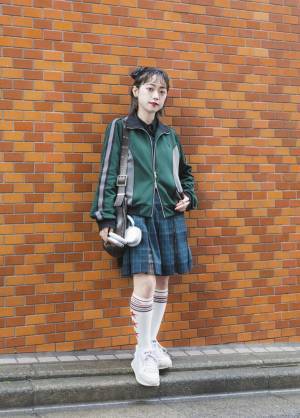 【TOKYOストリートスナップ】Vol.6 色で魅せるスクールガール風コーデ