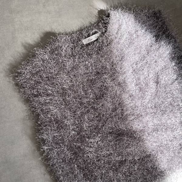 「流行りの服を安心価格で挑戦できる！」【しまむら】で買えるフェザーベストが「主役級に可愛い！」