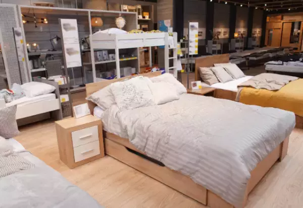 一人暮らしで…家具屋に買い物。”サイズのメモ”を書くが…→家に忘れてきた！？記憶を頼りに買うが失敗に…