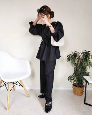 ＜楽ちんなのにオシャレ！？＞【ユニクロ】”プリーツストレートパンツ”の「チープ感」ない生地さすがです♡