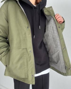 ええ！これ【ユニクロ】なの…！？新作”春アウター”は今から「大活躍」する優れモノなんです！