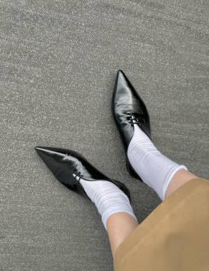 これ【SHEIN】って信じられる！？「超優秀」で「長時間履いても疲れない」デザイン性抜群”フラットシューズ”を発見！